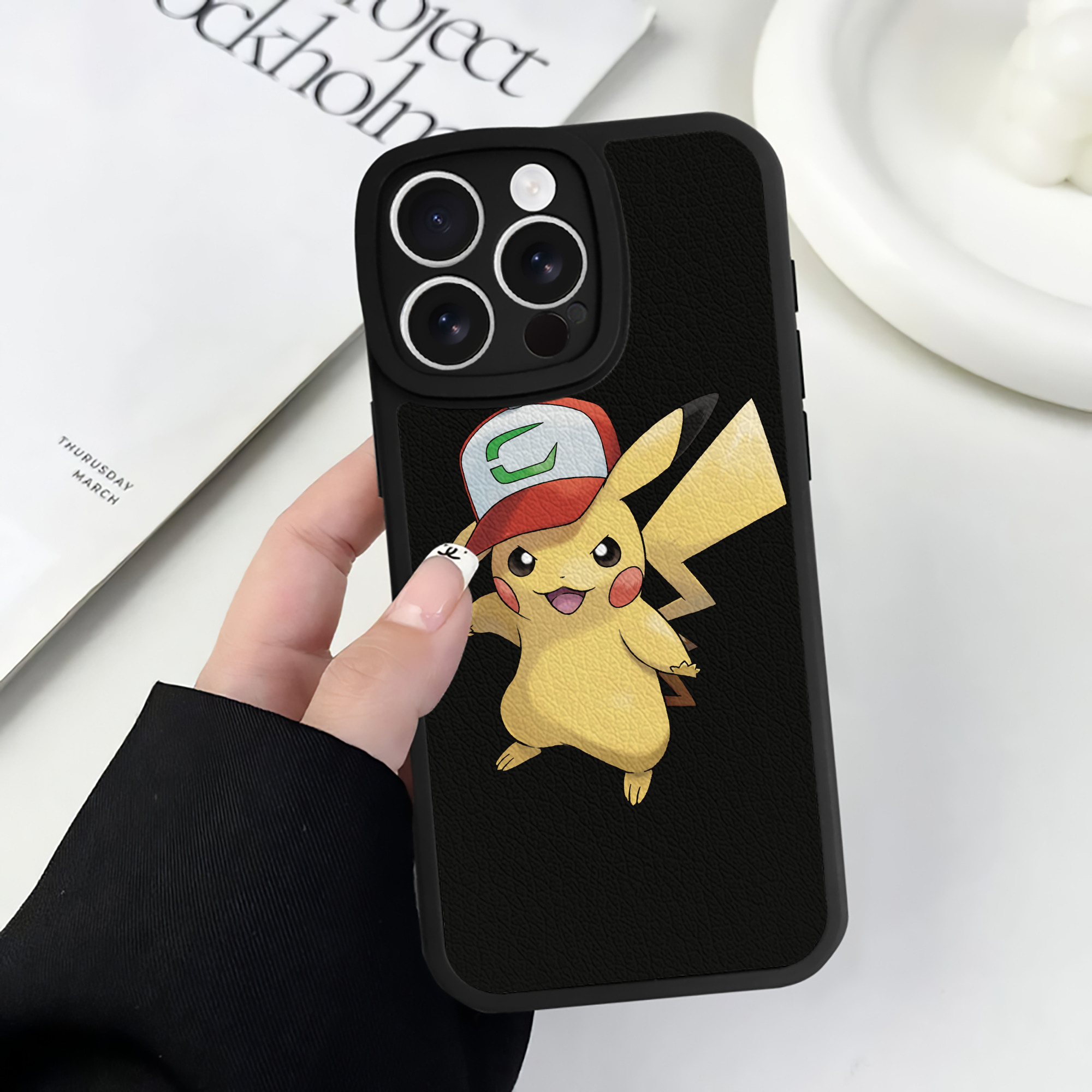 （画像用） ポケットモンスター Pokémon 【iPhone 16シリーズ対応】シリコンスマホケース（レザー調） 材質：シリコン